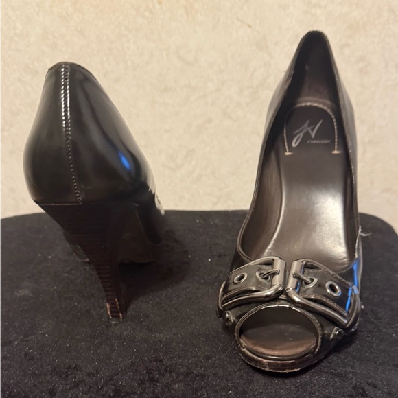 JV Boutique Black Heels with Buckle - Picture 2 of 4